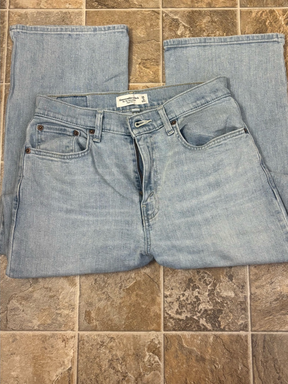 Abercrombie & Fitch Light Wash 90’s high rise Jean